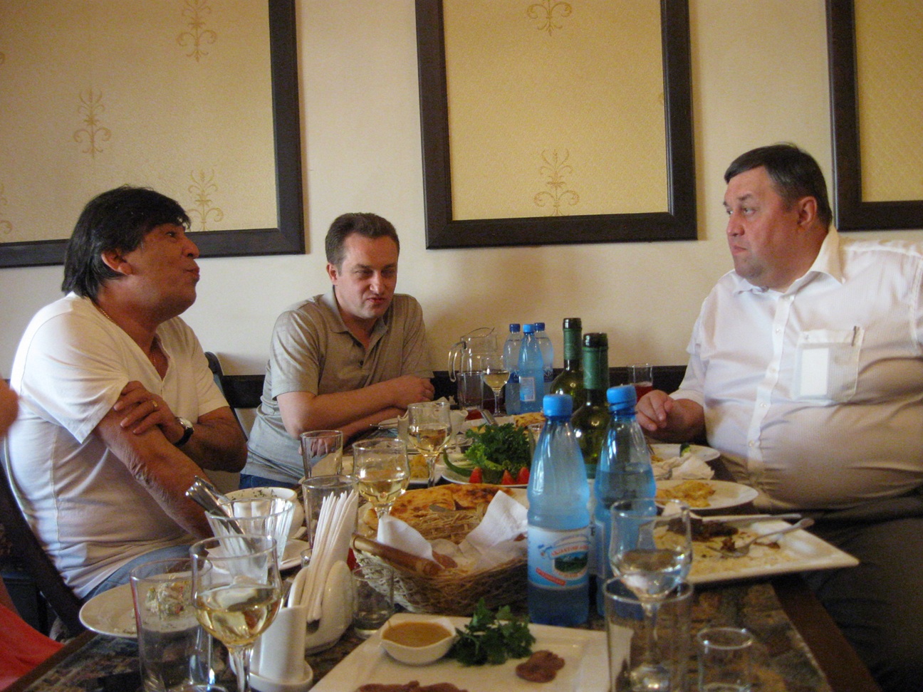 Полковник Максимов (справа)